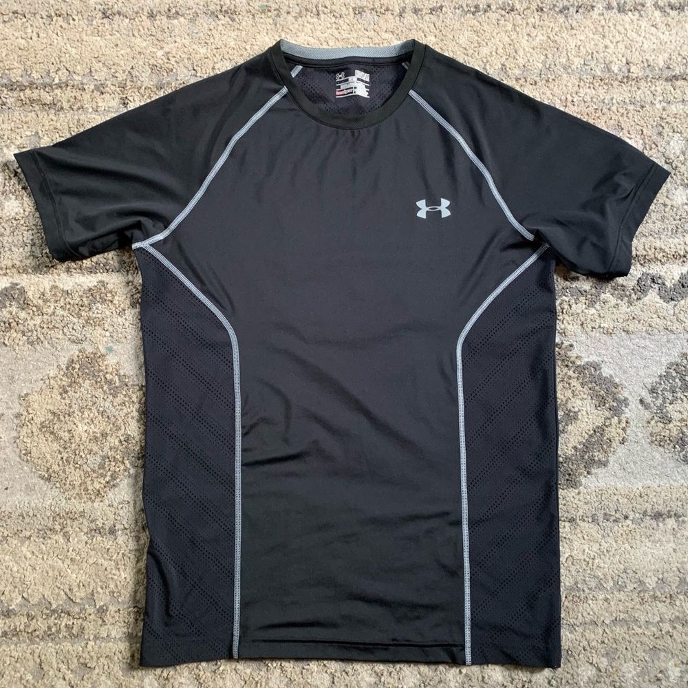 Under Armour Fitted HeatGear Vented Workout Shirt Medium